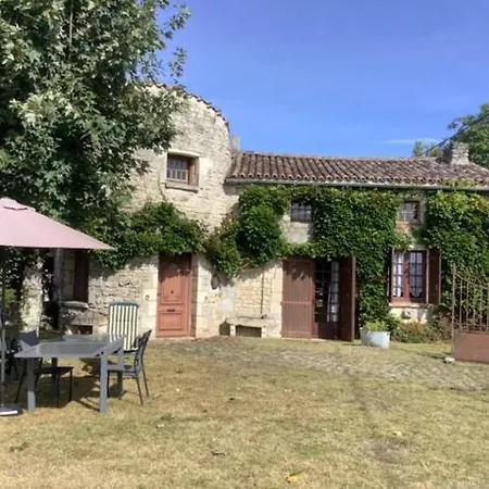 Traditional Charentais In Countryside 25 Minutes From Royan Balanzac